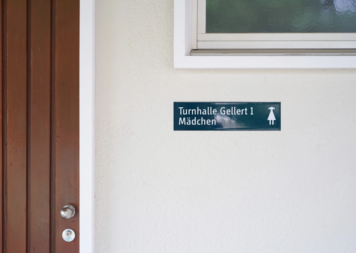 Schulhaus_Signaletik_Turnhalle